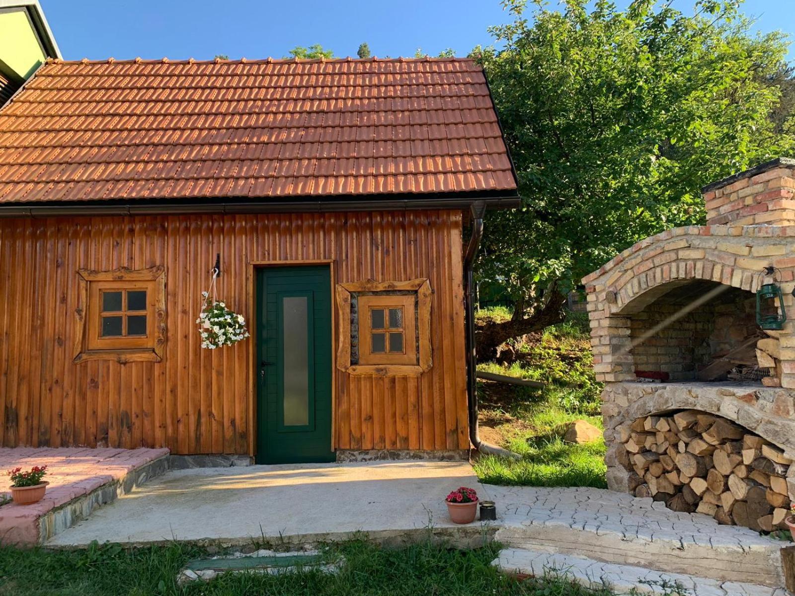 Appartement Ivona - Kuca Za Odmor Perusic - Stara Lika Extérieur photo